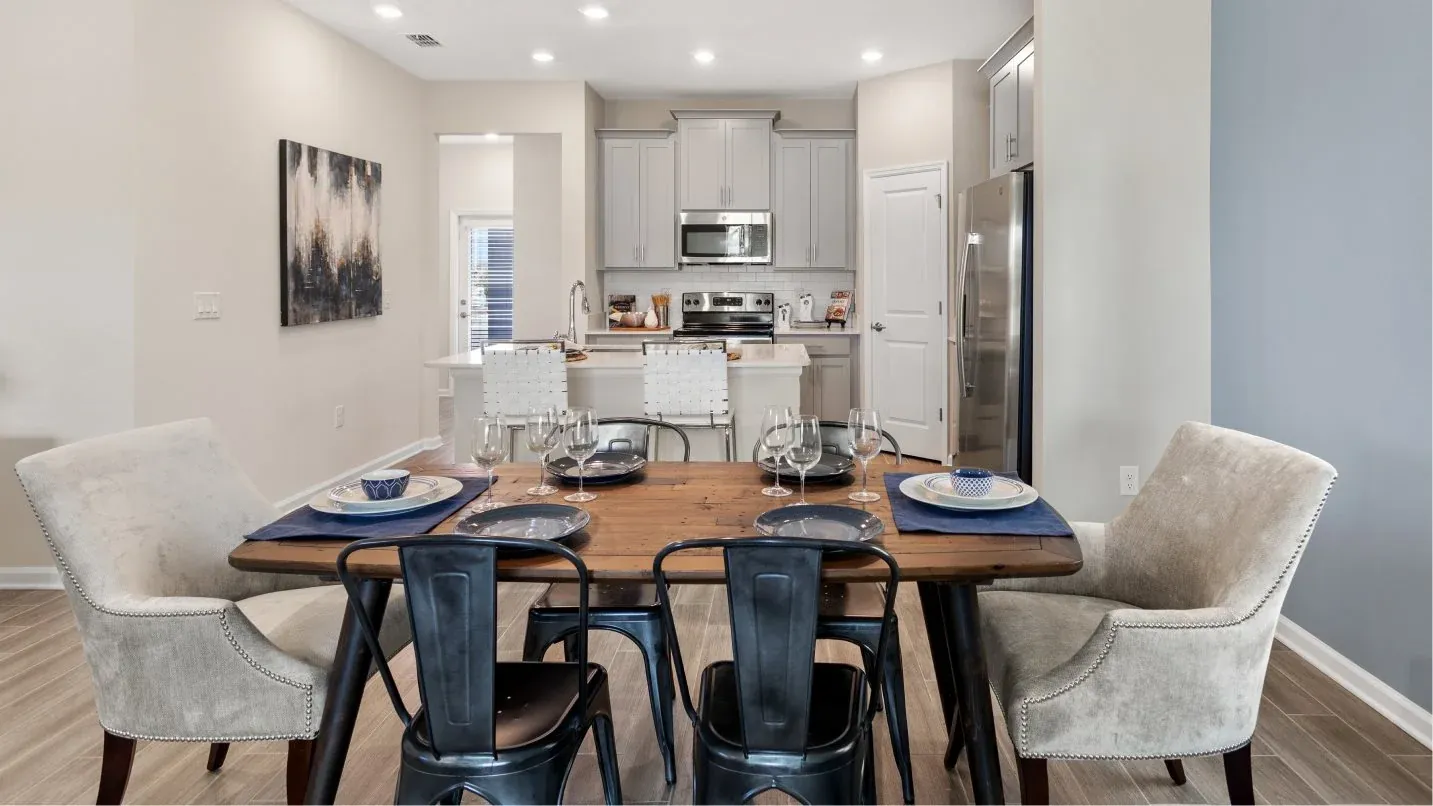 Sala de jantar do modelo Cascade da Lennar em Wellness Ridge