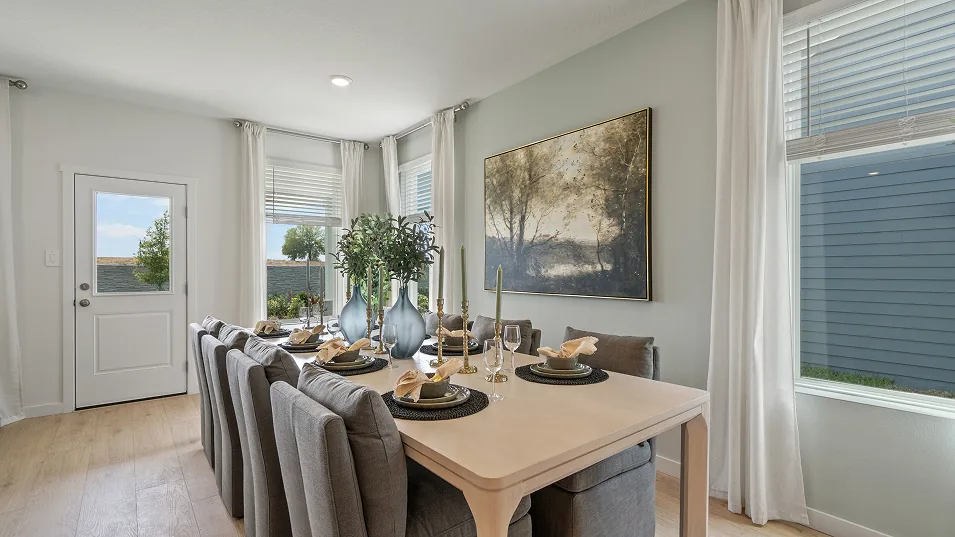 Sala de jantar do modelo Dylan no Wellness Ridge Clermont FL, casa Lennar em Orlando para brasileiros