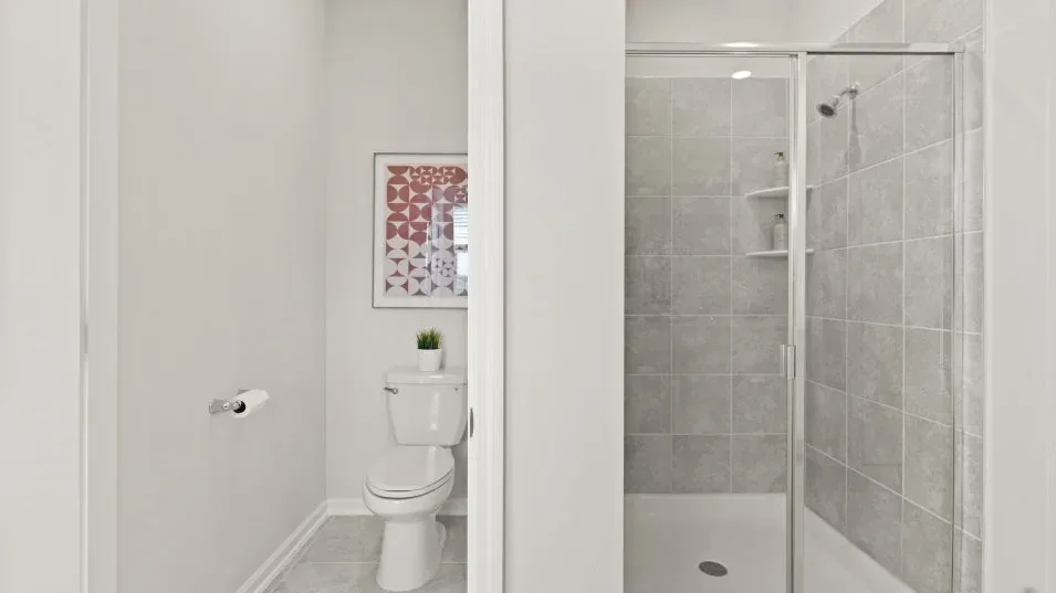 Banheiro da suíte master do modelo Brookside no Wellness Ridge Clermont FL, casa Lennar em Orlando para brasileiros
