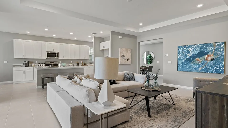 Sala de estar do modelo Estero no Wellness Ridge Clermont FL, casa Lennar em Orlando para brasileiros
