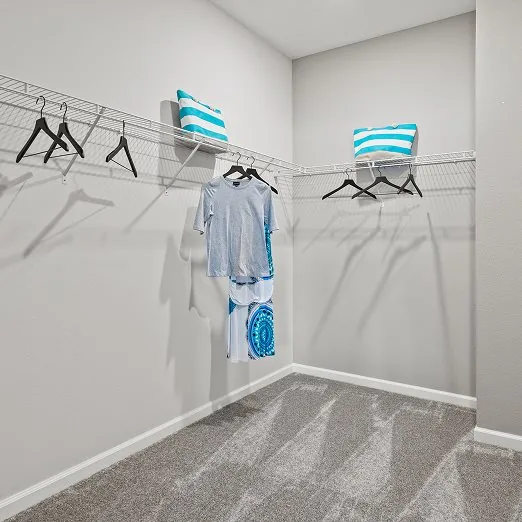 Closet da suíte do modelo Estero no Wellness Ridge Clermont FL, casa Lennar em Orlando para brasileiros