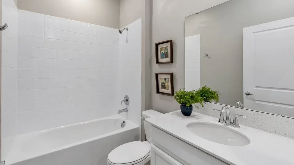 Segundo banheiro do modelo Delray no Wellness Ridge Clermont FL, casa Lennar em Orlando para brasileiros