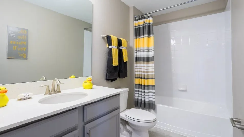 Terceiro banheiro do modelo Rio no Wellness Ridge Clermont FL, casa Lennar em Orlando para brasileiros