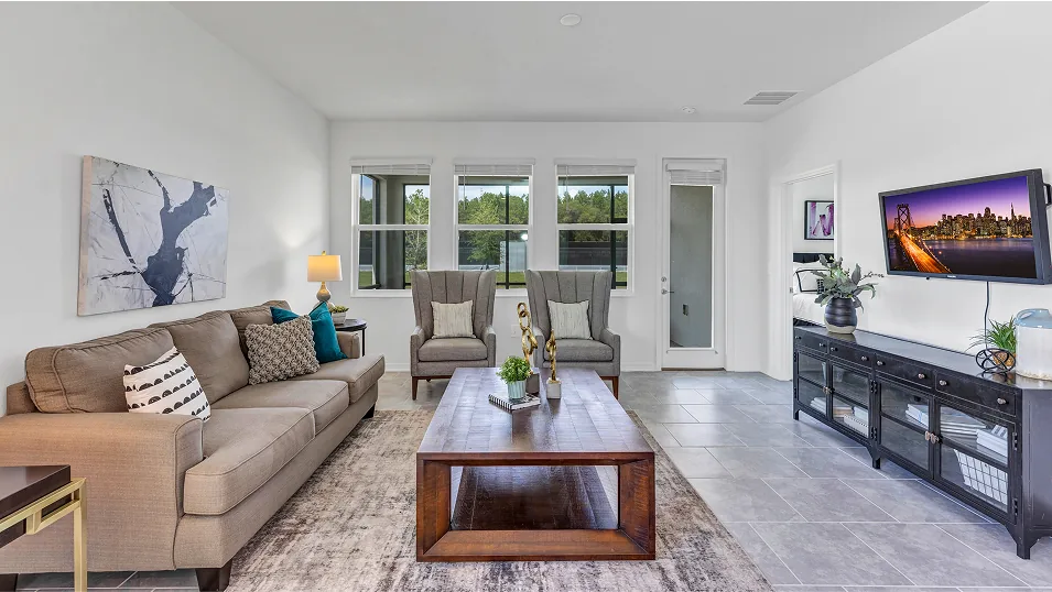 Sala de estar do modelo Aspen no Wellness Ridge Clermont FL, casa Lennar em Orlando para brasileiros