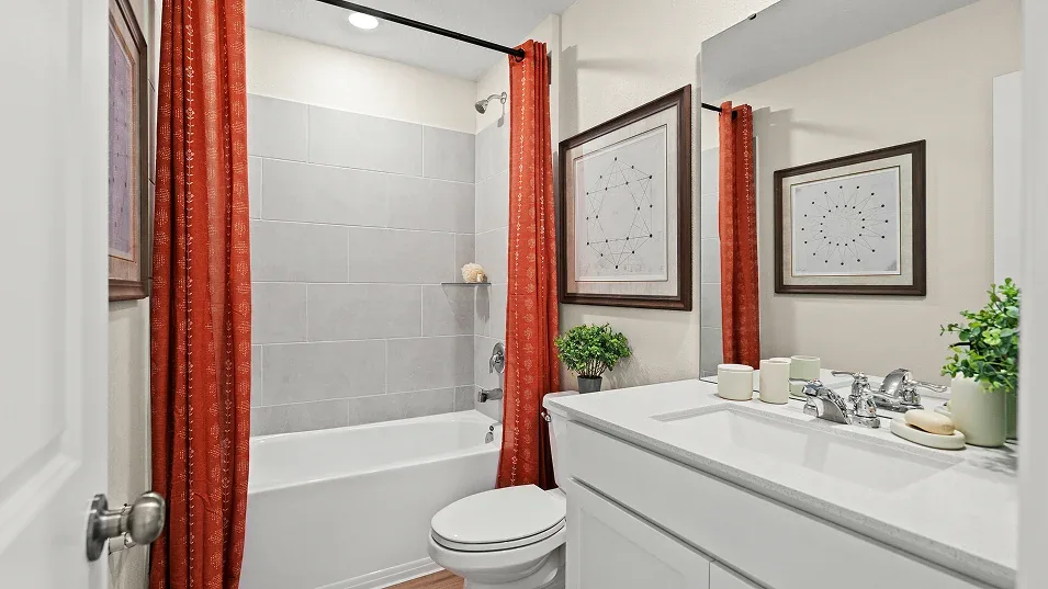 Banheiro 2 do modelo Capri no Wellness Ridge Clermont FL, casa Lennar em Orlando para brasileiros