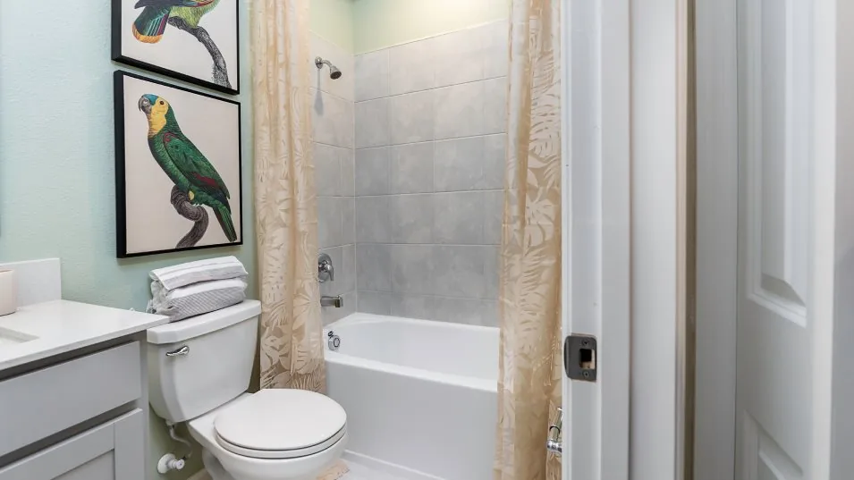 Banheiro do modelo Minori no Wellness Ridge Clermont FL, casa Lennar em Orlando para brasileiros