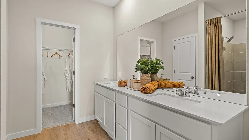 Banheiro da suite do modelo Santo no Wellness Ridge Clermont FL, casa Lennar em Orlando para brasileiros