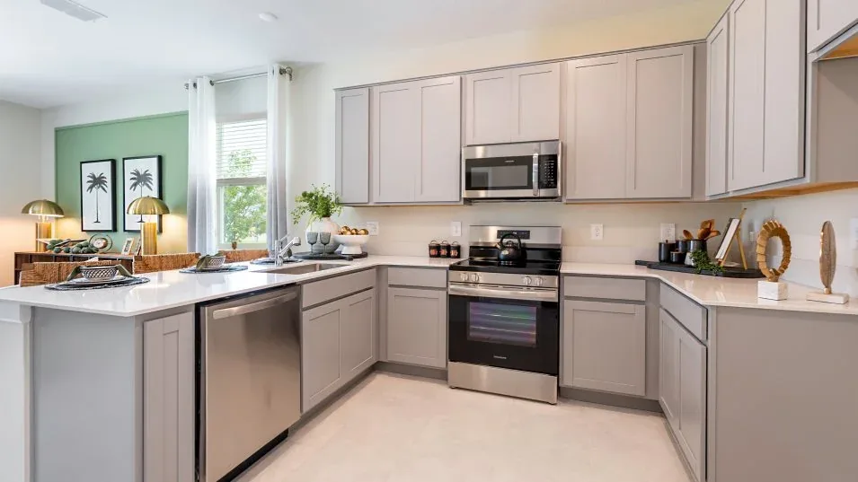 Cozinha do modelo Minori no Wellness Ridge Clermont FL, casa Lennar em Orlando para brasileiros