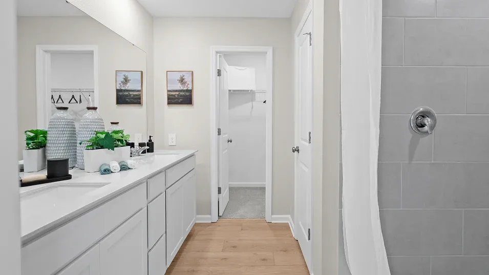 Banheiro da suite do modelo Capri - vista 1 no Wellness Ridge Clermont FL, casa Lennar em Orlando para brasileiros