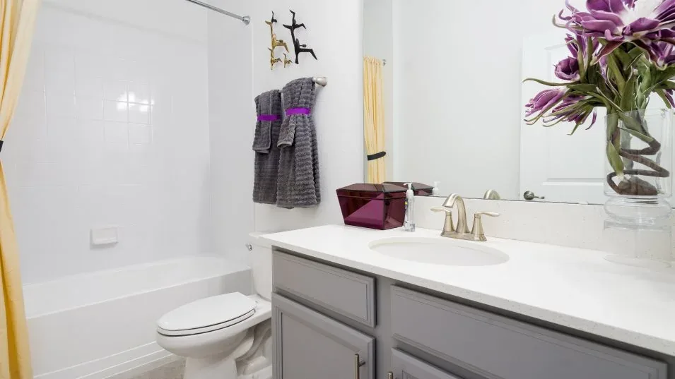 Segundo banheiro do modelo Rio no Wellness Ridge Clermont FL, casa Lennar em Orlando para brasileiros