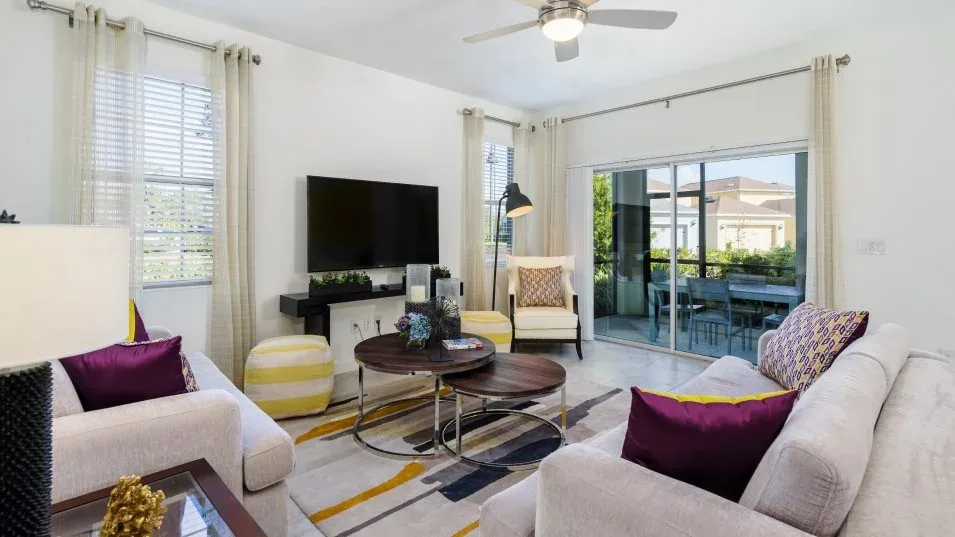 Sala de estar do modelo Rio no Wellness Ridge Clermont FL, casa Lennar em Orlando para brasileiros