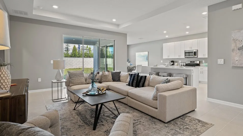 Sala de estar do modelo Estero no Wellness Ridge Clermont FL, casa Lennar em Orlando para brasileiros